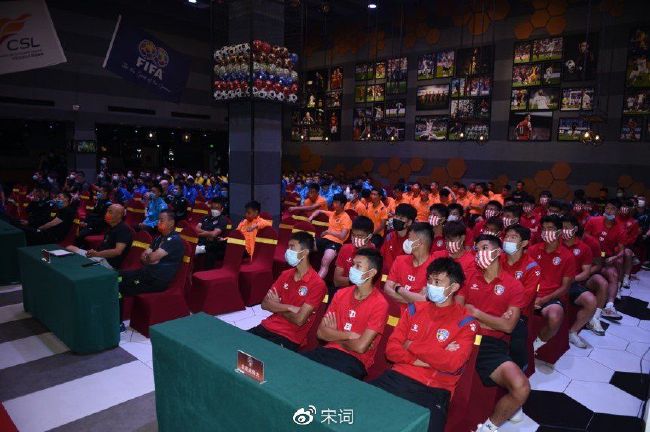 扒开老师湿漉漉的黑森林