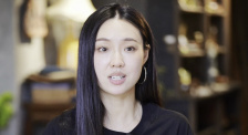 饭店的桌子下面的刺激